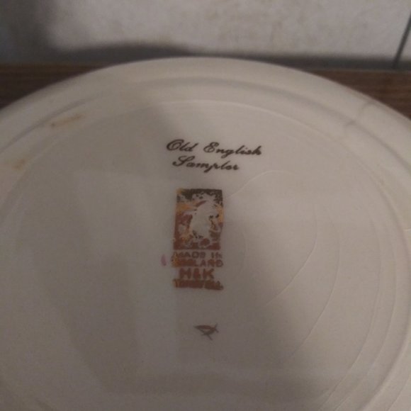 8" Sandwich Salad Plate "Old English Sampler" H&K - Picture 3 of 3
